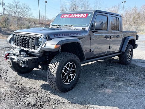 Used 2024 Jeep Gladiator Rubicon image 3