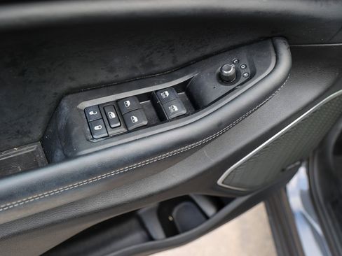 Used 2022 Jeep Grand Cherokee L Limited w/ Luxury Tech Group II image 32