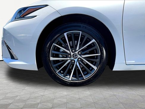 Used 2024 Lexus ES 300h w/ Premium Package FWD image 34