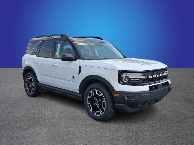 Used 2022 Ford Bronco Sport Outer Banks w/ Tech Package AWD/4WD image 3