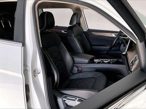 Used 2025 Volkswagen Atlas SE image 10