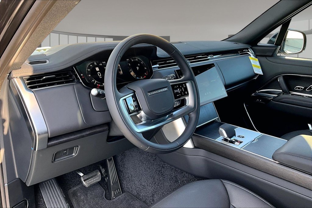 New 2026 Land Rover Range Rover Long Wheelbase SE AWD/4WD image 7