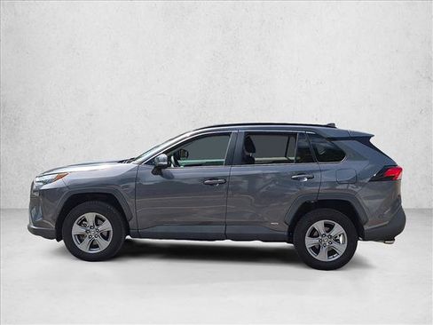 Used 2022 Toyota RAV4 XLE AWD/4WD image 7