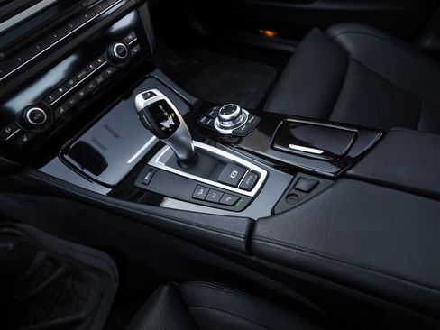 Used 2013 BMW 550i xDrive Sedan image 19