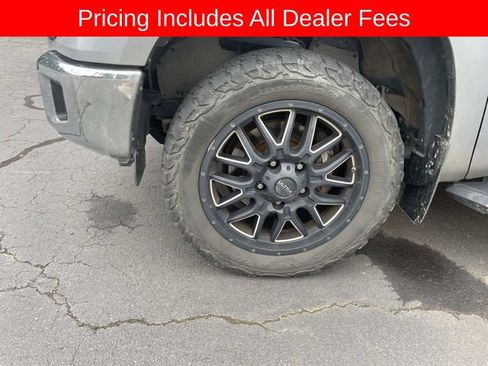Used 2019 Toyota Tundra SR5 w/ SR5 Upgrade Package AWD/4WD image 2