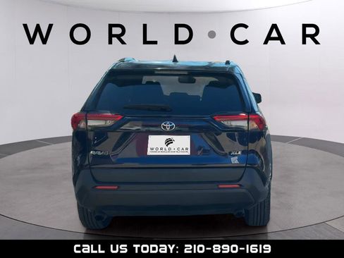 Used 2022 Toyota RAV4 XLE Premium image 4
