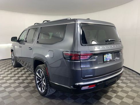 Used 2023 Jeep Wagoneer L Series III w/ Premium Group I AWD/4WD image 8