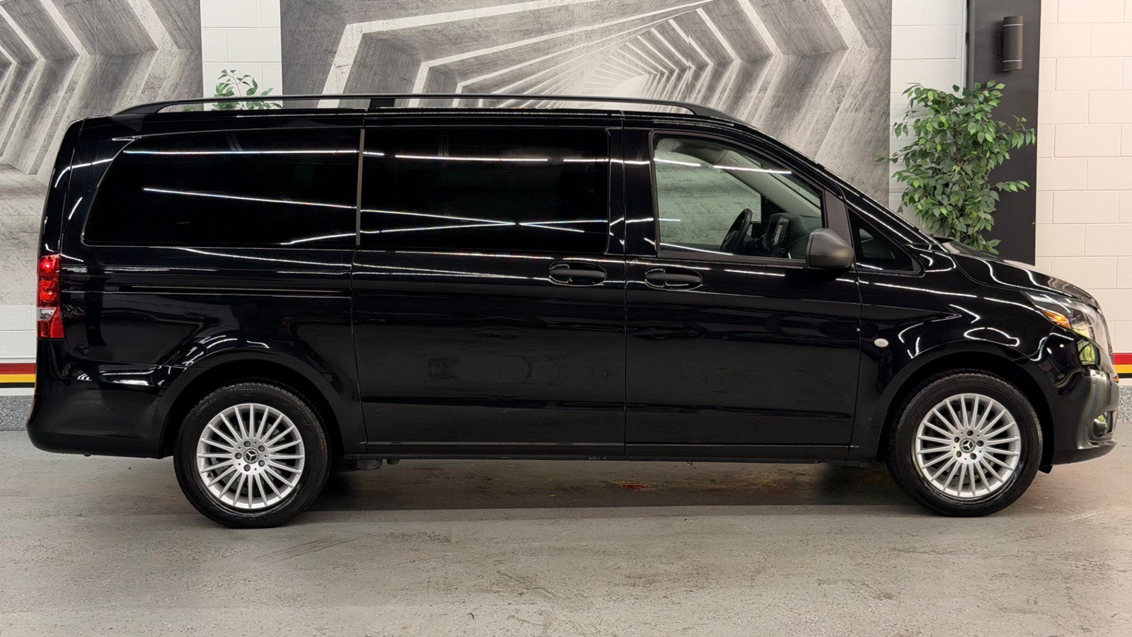 Used 2023 Mercedes-Benz Metris Passenger image 5