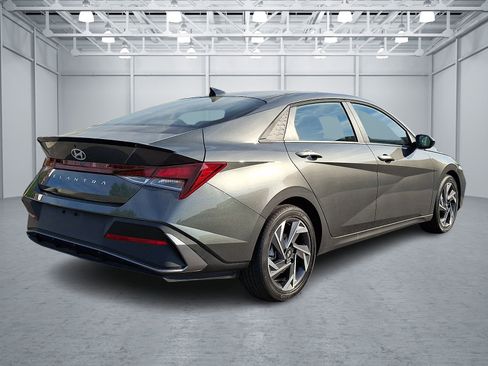 Certified 2025 Hyundai Elantra Sport FWD image 6