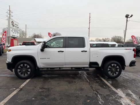 Used 2021 Chevrolet Silverado 2500 Custom w/ Custom Value Package image 8