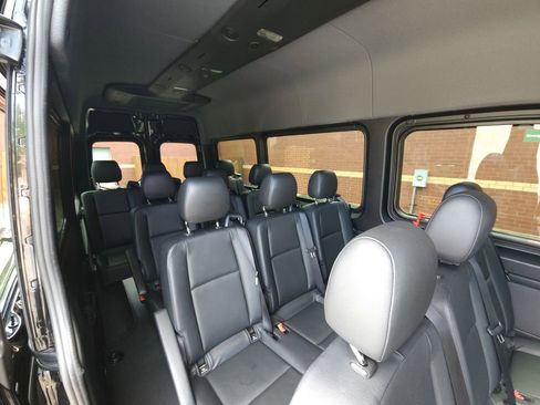 Used 2023 Mercedes-Benz Sprinter 2500 image 28