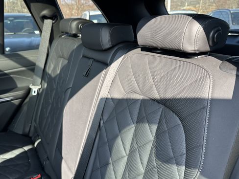 Used 2025 BMW X5 xDrive40i w/ M Sport Package image 32