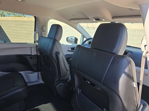 Certified 2024 Chrysler Pacifica Touring-L image 16