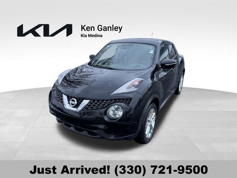 Used 2015 Nissan Juke SV image 1
