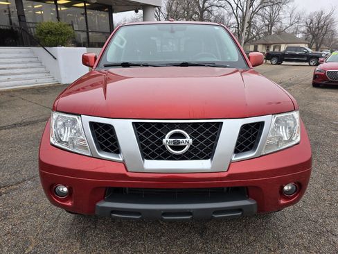 Used 2018 Nissan Frontier PRO-4X image 2