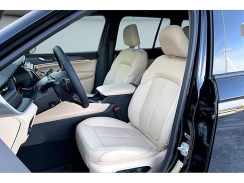 New 2025 Jeep Grand Cherokee Limited w/ Luxury Tech Group II AWD/4WD image 10