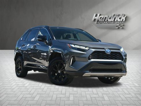 Used 2022 Toyota RAV4 XSE AWD/4WD image 2
