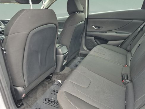 Used 2025 Hyundai Elantra SE FWD image 15