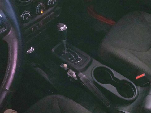 Used 2018 Jeep Wrangler Sport AWD/4WD image 16