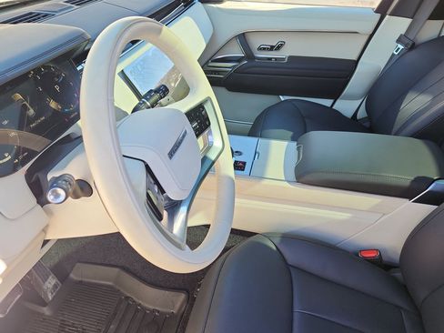 Certified 2024 Land Rover Range Rover Long Wheelbase Autobiography image 4