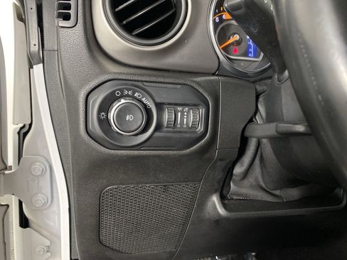 Used 2020 Jeep Wrangler Sport AWD/4WD image 22