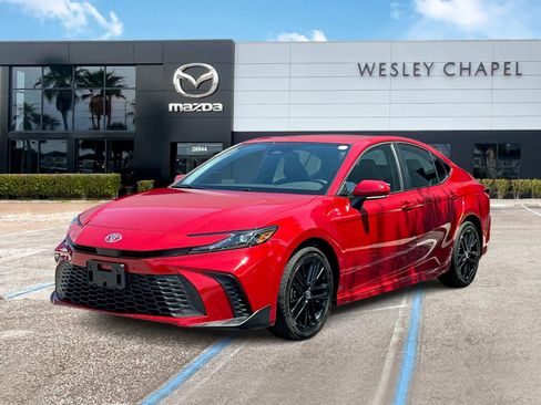 Used 2025 Toyota Camry SE AWD/4WD image 1