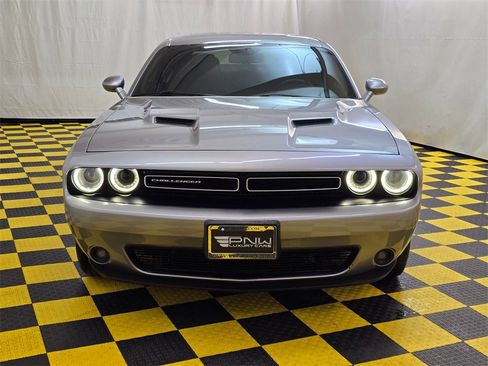 Used 2015 Dodge Challenger SXT Plus image 8