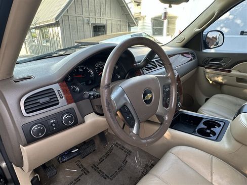 Used 2012 Chevrolet Suburban LT AWD/4WD image 55