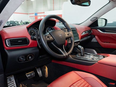 Used 2021 Maserati Levante Trofeo AWD/4WD image 20