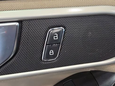 Used 2020 Ford Explorer XLT w/ Comfort Package AWD/4WD image 19