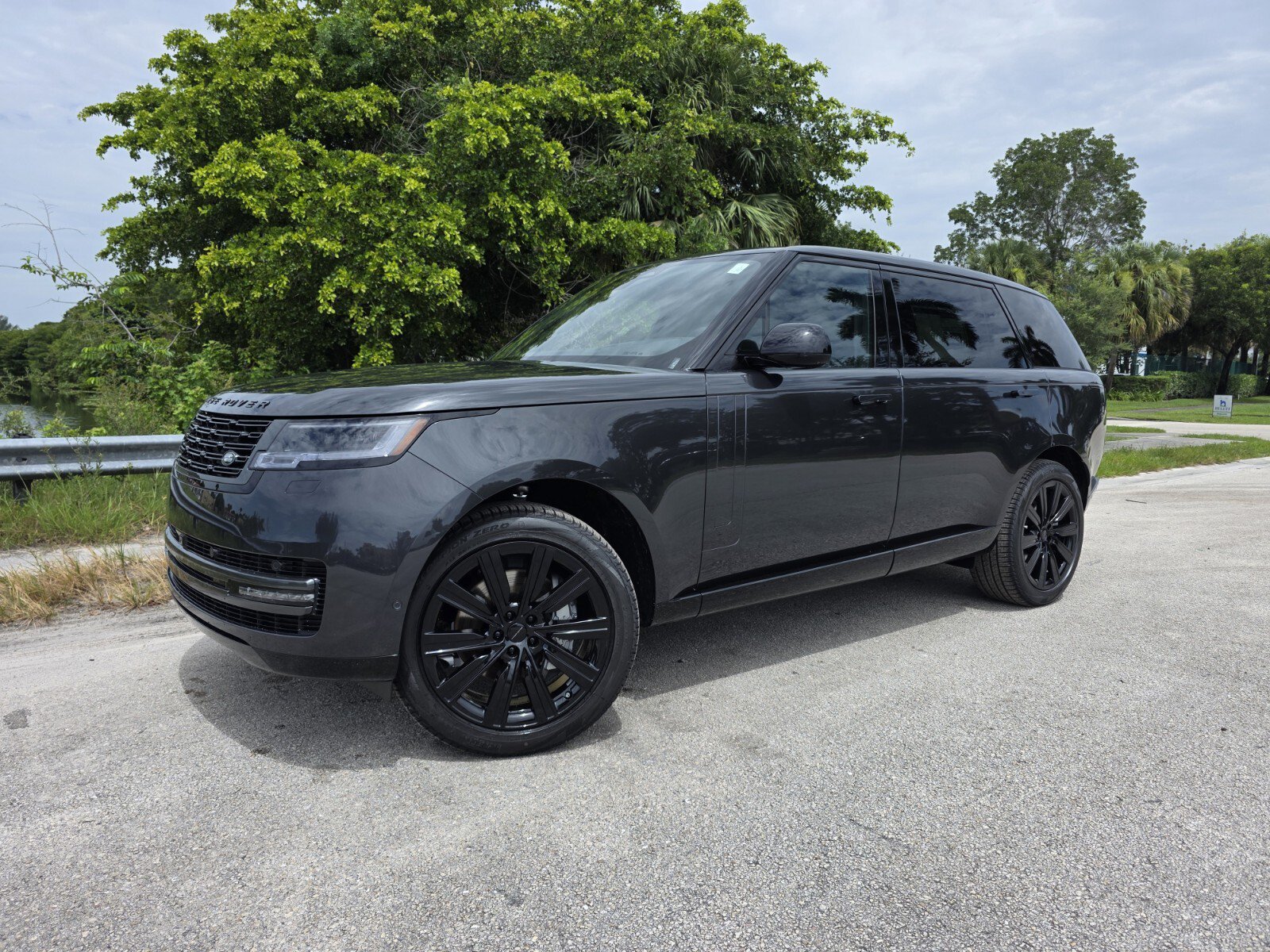 New 2026 Land Rover Range Rover Long Wheelbase SE AWD/4WD image 1