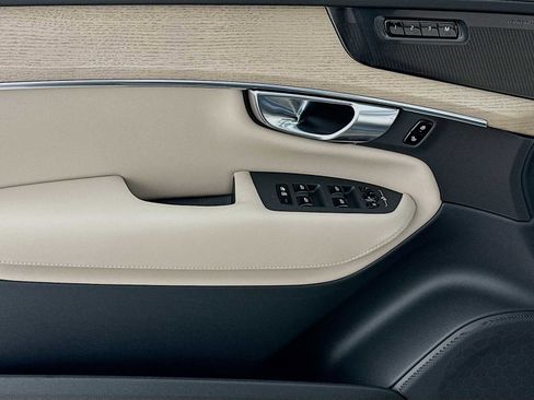 New 2026 Volvo XC90 B6 Plus w/ Protection Package Premier image 16