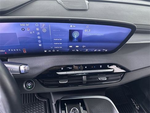 Used 2025 Buick Enclave Sport Touring w/ Power Package image 13