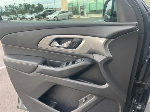 Used 2019 Chevrolet Traverse LT image 5