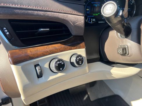 Used 2017 Cadillac Escalade ESV Luxury image 15