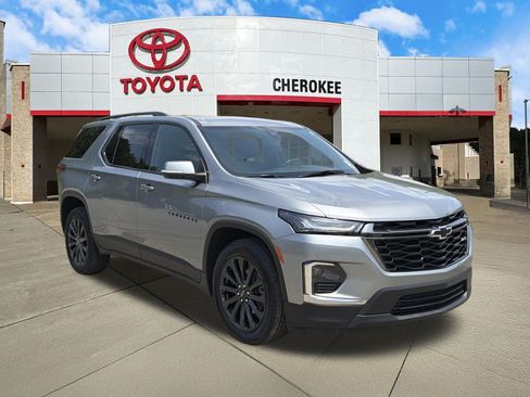 Used 2023 Chevrolet Traverse RS w/ LPO, Floor Liner Package FWD image 3