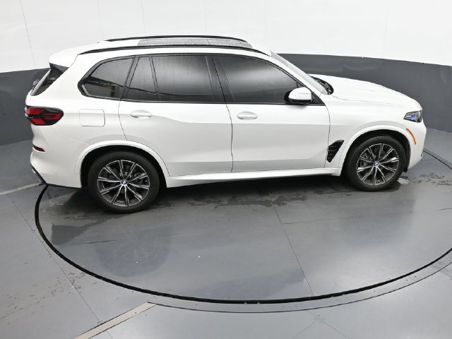 Used 2025 BMW X5 xDrive40i w/ M Sport Package AWD/4WD image 53