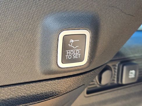 Used 2023 Jeep Grand Cherokee Altitude image 17