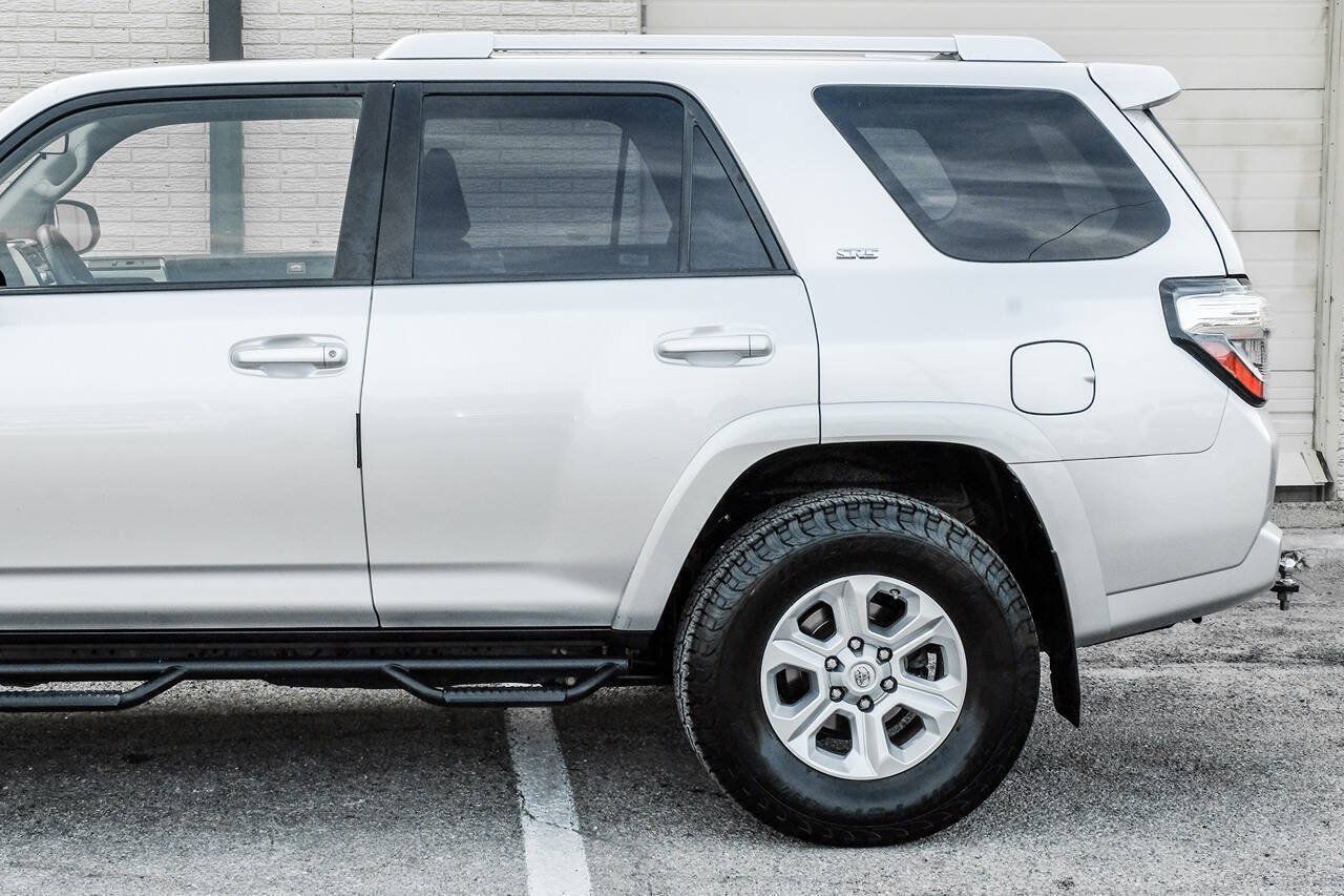 Used 2016 Toyota 4Runner SR5 AWD/4WD image 17