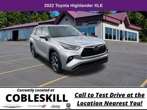 Used 2022 Toyota Highlander XLE AWD/4WD image 1