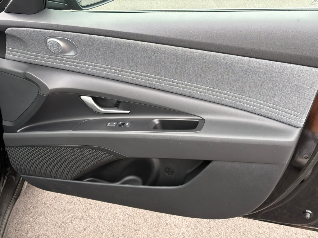 New 2026 Hyundai Elantra SEL Sport FWD image 15