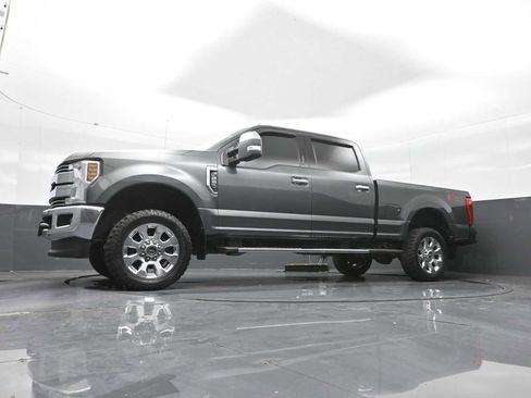 Used 2019 Ford F250 Lariat w/ Chrome Package image 26