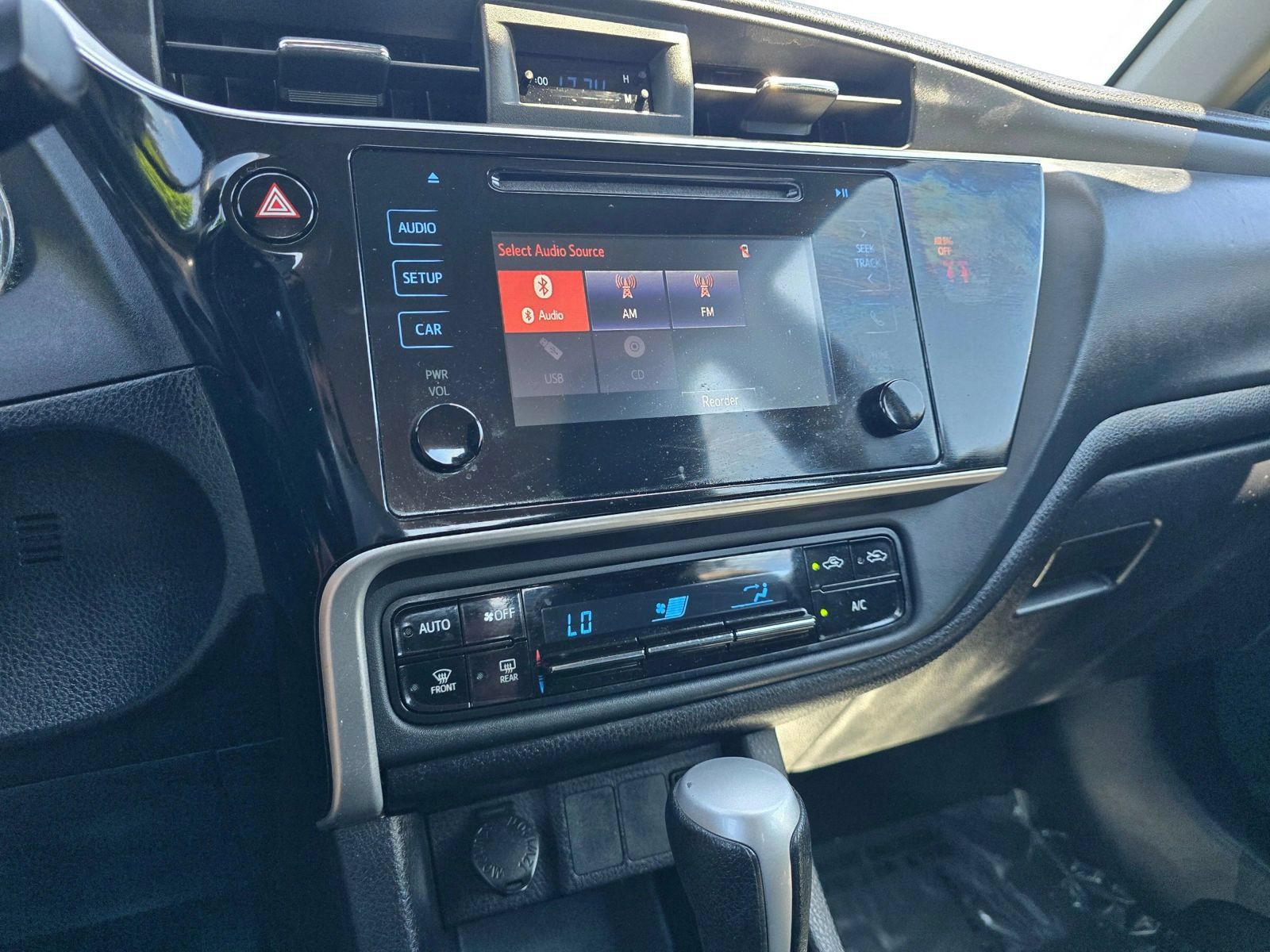 Used 2019 Toyota Corolla LE FWD image 28