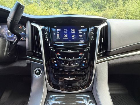 Used 2019 Cadillac Escalade Platinum AWD/4WD image 21