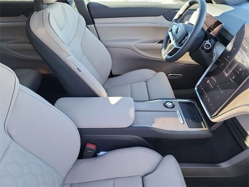 New 2025 Volvo EX90 Plus image 17