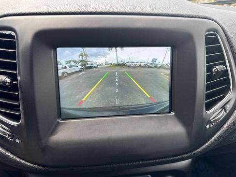 Used 2020 Jeep Compass Latitude AWD/4WD image 21