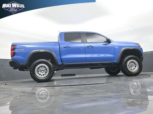 Used 2025 Chevrolet Colorado ZR2 w/ Technology Package AWD/4WD image 24