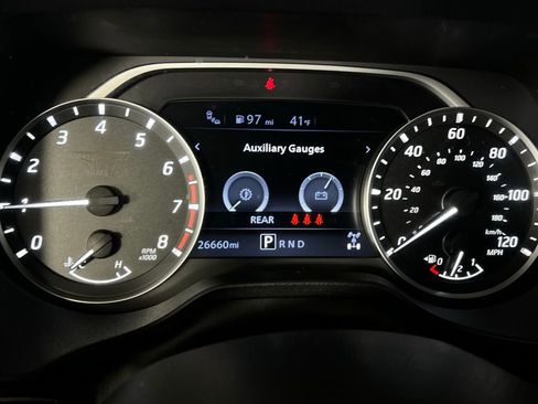 Used 2024 Nissan Titan SV w/ SV Bronze Edition Package image 18