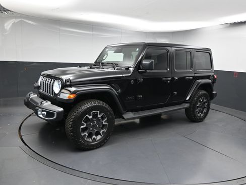 Used 2025 Jeep Wrangler Sahara image 1