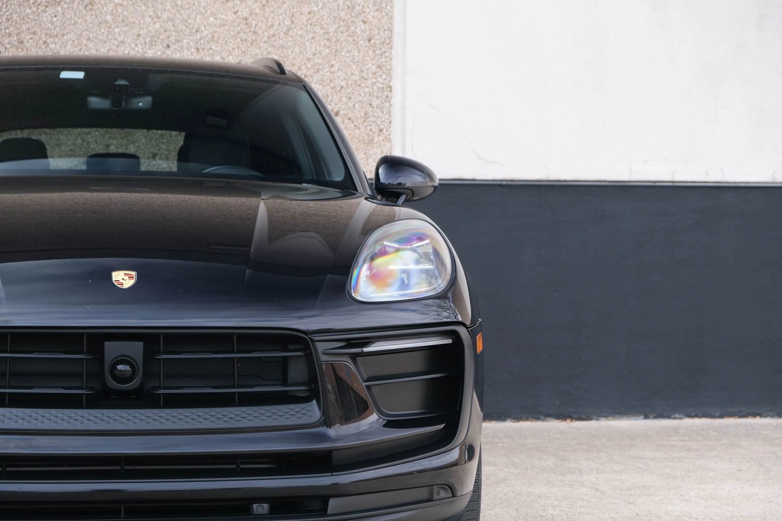 Used 2022 Porsche Macan w/ Premium Package Plus AWD/4WD image 3